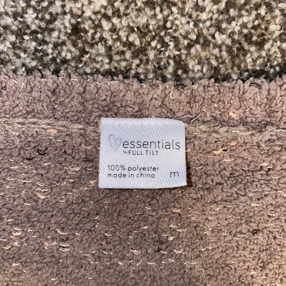 Button-Up Cropped Sweater - Picture 4 of 4